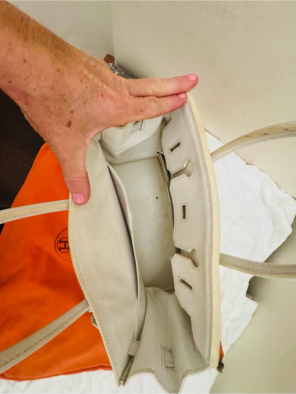 Hermes White Leather Tote with Gold Hardware - Picture 5 of 6